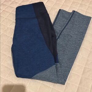 Outdoor Voices 7/8 Tri-Tone Leggings
Navy/Deep Sea/Mist S